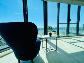 Fascinating waterview 2 bedrooms condo (Parking), Sydney